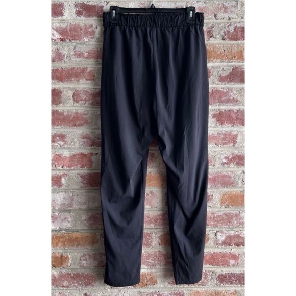 Lululemon On the Fly pants in Black Size 8 / Exellent - Picture 5 of 6